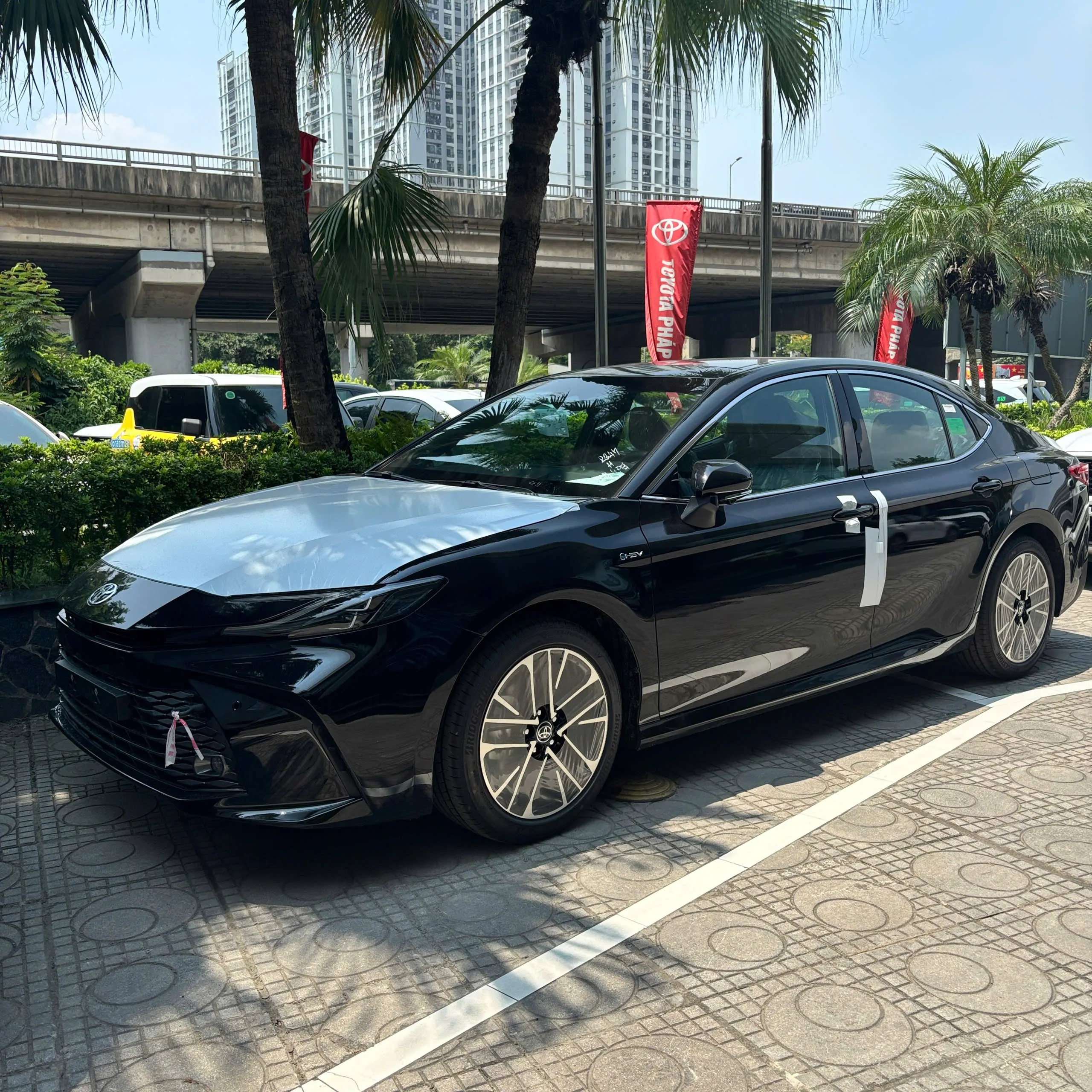 Giá xe Toyota Camry tháng 8/2026: Ưu đãi tới gần 40 triệu đồng